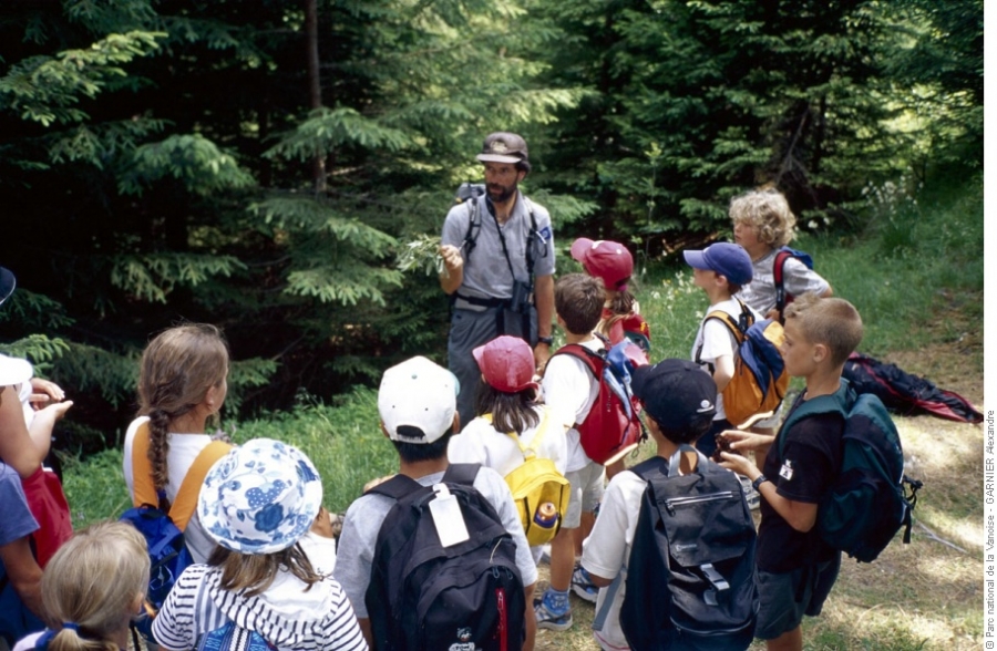 L’éducation à l’environnement montagnard dans les espaces protégés des Alpes : premier recueil d’initiatives